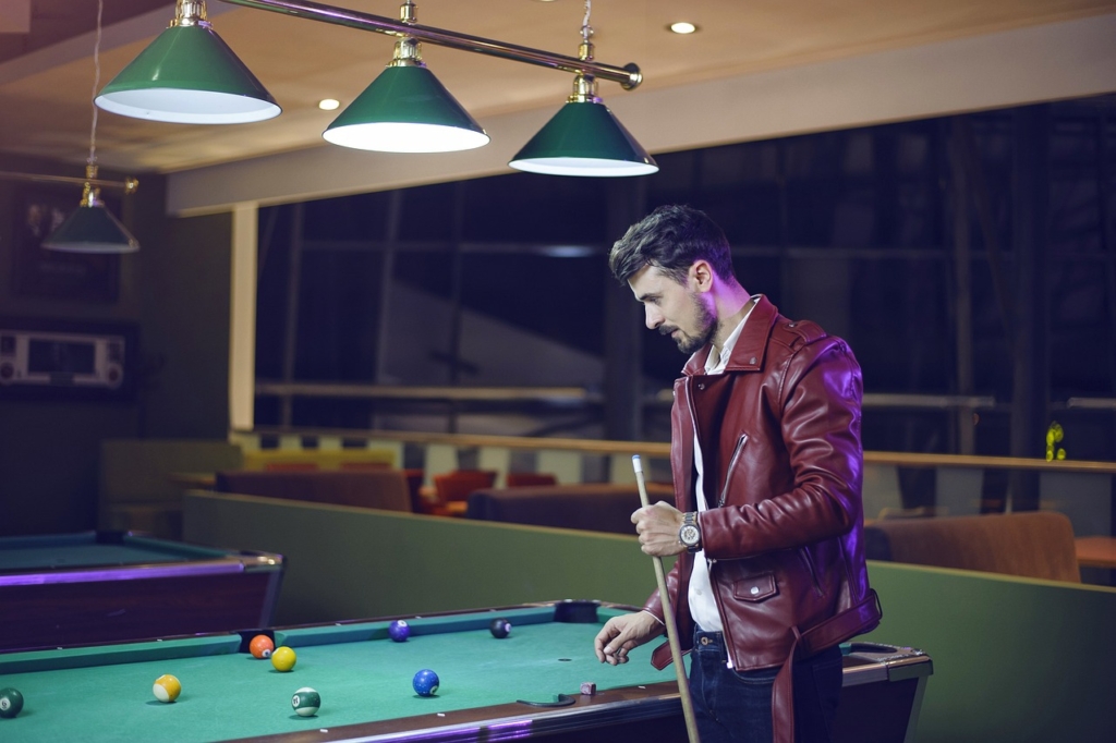 guy-playing-billiard-g397855b9b_1280
