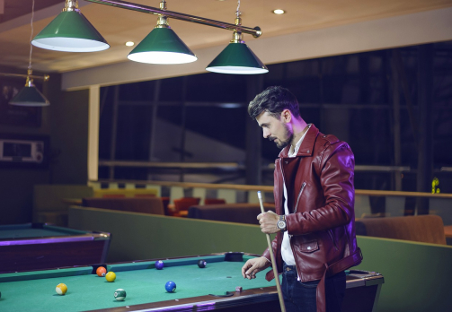 guy-playing-billiard-g397855b9b_1280